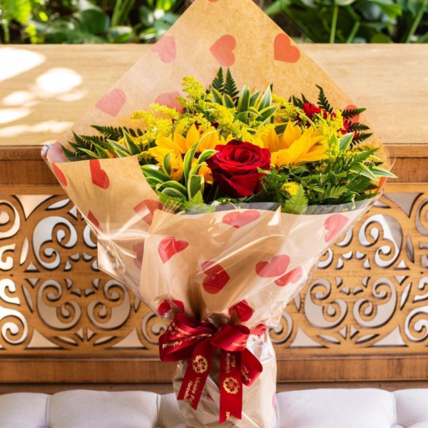 Buquê de 5 Rosas e 4 Girassóis